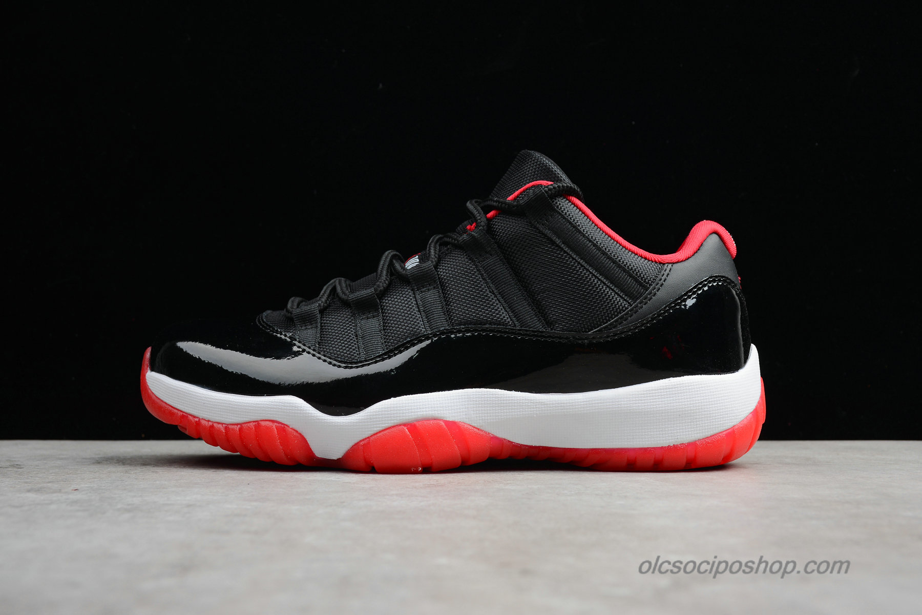 Férfi Air Jordan 11 Retro Low AJ11 Fekete/Fehér/Piros Cipők (528895-012)