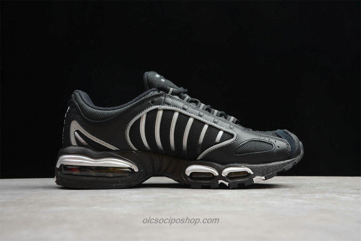 Nike Air Max Tailwind IV Fekete/Fehér Cipők (AQ2567 003)